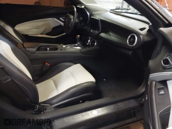 2018 Chevrolet Camaro 2SS with VIN 1G1FG1R76J0102070, listed as a IAAI auction lot 41863627 with 42,050 mi miles and . Bid and sale history available at DreamBid. Image 5.