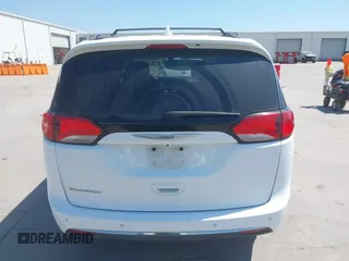 2017 Chrysler Pacifica Touring L z VIN 2C4RC1BGXHR759030, wystawiony jako IAAI lot #42019116 z przebiegiem 110 454 mil mil oraz . Historia ofert i sprzedaży dostępna na DreamBid. Obrazek 16.