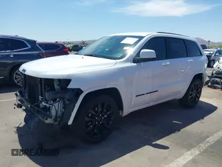 2018 Jeep Grand Cherokee Altitude z VIN 1C4RJEAG8JC380640, wystawiony jako IAAI lot #42336318 z przebiegiem 109 675 mil mil oraz . Historia ofert i sprzedaży dostępna na DreamBid. Obrazek 18.