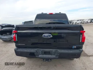 2023 Ford F-150 Lightning Pro z VIN 1FTVW1ELXPWG55836, wystawiony jako IAAI lot #41328873 z przebiegiem 6 742 mil mil oraz . Historia ofert i sprzedaży dostępna na DreamBid. Obrazek 17.