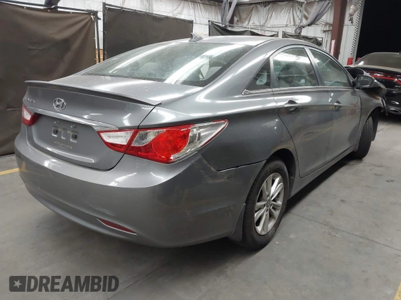 2013 Hyundai Sonata GLS z VIN 5NPEB4AC7DH620868, wystawiony jako IAAI lot #42044355 z przebiegiem 96 671 mil mil oraz . Historia ofert i sprzedaży dostępna na DreamBid. Obrazek 4.