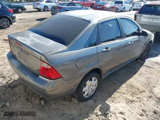 2007 Ford Focus S with VIN 1FAFP34N87W211893, listed as a IAAI auction lot 41861386 with 511,418 mi miles. Bid and sale history available at carsss.com. Image 4.