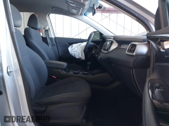 2018 Kia Sorento LX V6 with VIN 5XYPGDA50JG413205, listed as a IAAI auction lot 40331681 with 69,664 mi miles. Bid and sale history available at carsss.com. Image 5.