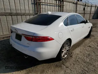 2016 Jaguar XF 35t Prestige with VIN SAJBE4BV5GCY14312, listed as a Copart auction lot 82659774 with 0 mi miles and Clean Title. Bid and sale history available at carsss.com. Image 3.