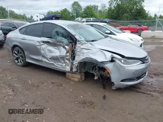 2016 Chrysler 200 S z VIN 1C3CCCBB2GN125376, wystawiony jako IAAI lot #42330845 z przebiegiem 183 126 mil mil oraz . Historia ofert i sprzedaży dostępna na DreamBid. Obrazek 1.