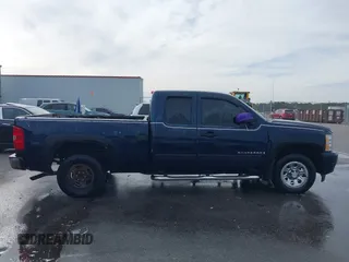 2007 Chevrolet Silverado 1500 LT w/1LT with VIN 2GCEC19C871611411, listed as a IAAI auction lot 41595381 with 198,104 mi miles. Bid and sale history available at carsss.com. Image 13.