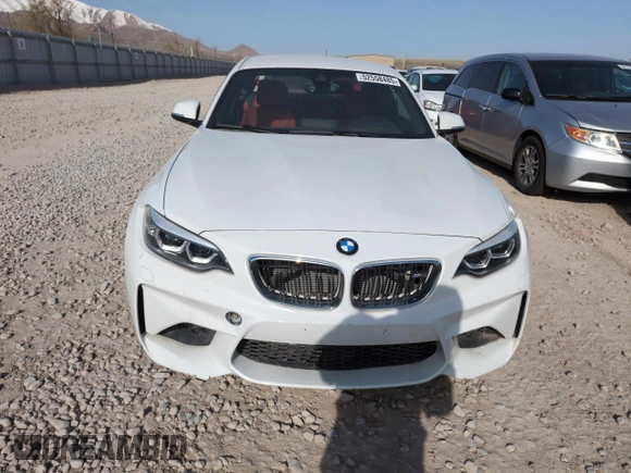 2018 BMW M2 z VIN WBS1J5C59J7B70092, wystawiony jako Copart lot #52558485 z przebiegiem 2 614 mil mil oraz Szkoda całkowita • Salvage title. Historia ofert i sprzedaży dostępna na DreamBid. Obrazek 5.