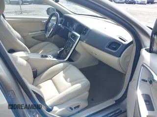 2014 Volvo S60 T5 z VIN YV1612FS3E2278344, wystawiony jako IAAI lot #42135203 z przebiegiem 43 876 mil mil oraz . Historia ofert i sprzedaży dostępna na DreamBid. Obrazek 5.