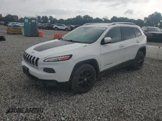 2017 Jeep Cherokee Latitude z VIN 1C4PJLCB1HW661748, wystawiony jako Copart lot #58900255 z przebiegiem 133 498 mil mil oraz Szkoda całkowita • Salvage title. Historia ofert i sprzedaży dostępna na DreamBid. Obrazek 1.