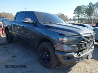 2020 Ram 1500 Big Horn z VIN 1C6SRFFT8LN182161, wystawiony jako IAAI lot #41778565 z przebiegiem 93 983 mil mil oraz . Historia ofert i sprzedaży dostępna na DreamBid. Obrazek 1.
