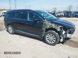 2018 Chrysler Pacifica Touring L z VIN 2C4RC1BG6JR253880, wystawiony jako IAAI lot #42115375 z przebiegiem 98 551 mil mil oraz . Historia ofert i sprzedaży dostępna na DreamBid. Obrazek 1.