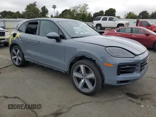 2024 Porsche Cayenne z VIN WP1AA2AY3RDA11208, wystawiony jako Copart lot #54371815 z przebiegiem 7 282 mil mil oraz Szkoda całkowita • Salvage title. Historia ofert i sprzedaży dostępna na DreamBid. Obrazek 4.