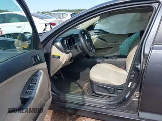 2015 Kia Optima LX z VIN KNAGM4A73F5639519, wystawiony jako IAAI lot #42266700 z przebiegiem 131 101 mil mil oraz . Historia ofert i sprzedaży dostępna na DreamBid. Obrazek 5.