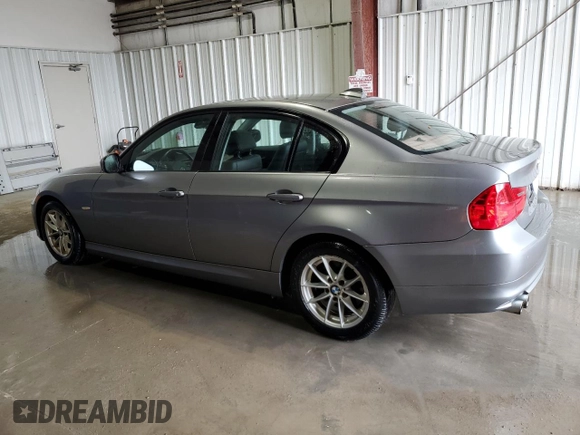 2010 BMW 3 Series 328i z VIN WBAPH5G51ANM69962, wystawiony jako Copart lot #54676555 z przebiegiem 173 498 mil mil oraz Czysty tytuł • Clean title. Historia ofert i sprzedaży dostępna na DreamBid. Obrazek 2.