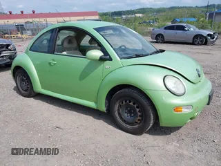 2001 Volkswagen Beetle GLS z VIN 3VWCB21C71M439395, wystawiony jako IAAI lot #42231531 z przebiegiem Nie podano mil oraz . Historia ofert i sprzedaży dostępna na DreamBid. Obrazek 1.