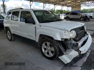 2015 Jeep Patriot Latitude with VIN 1C4NJPFB6FD241342, listed as a Copart auction lot 58004935 with 241,451 mi miles and Salvage title. Bid and sale history available at DreamBid. Image 4.