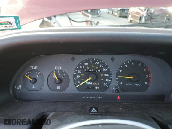 1996 Ford Escort z VIN 1FASP15J7TW112703, wystawiony jako Copart lot #84905564 z przebiegiem 119 575 mil mil oraz Szkoda całkowita • Salvage title. Historia ofert i sprzedaży dostępna na DreamBid. Obrazek 9.