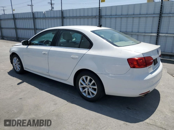 2013 Volkswagen Jetta SE with VIN 3VWDP7AJ5DM433357, listed as a Copart auction lot 61977205 with 64,384 mi miles and Salvage title. Bid and sale history available at DreamBid. Image 2.