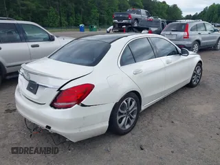 2017 Mercedes-Benz C 300 с VIN 55SWF4JB9HU179554, выставлен на аукционе IAAI как лот 42290729 с пробегом 142 389 миль миль и . История ставок и продаж доступна на DreamBid. Изображение 4.