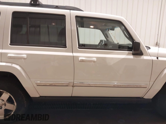 2010 Jeep Commander Sport z VIN 1J4RG4GK7AC132121, wystawiony jako IAAI lot #41187854 z przebiegiem 155 413 mil mil oraz . Historia ofert i sprzedaży dostępna na DreamBid. Obrazek 14.