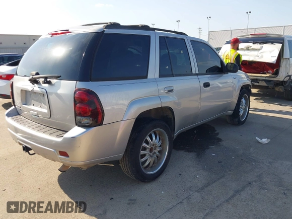 2007 Chevrolet TrailBlazer LS with VIN 1GNDS13S972108556, listed as a IAAI auction lot 41851089 with 225,235 mi miles and . Bid and sale history available at DreamBid. Image 4.