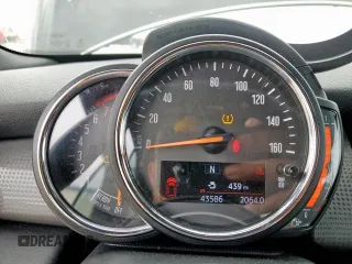 2019 MINI Convertible Cooper с VIN WMWWG5C5XK3E22725, выставлен на аукционе Copart как лот 54779825 с пробегом 43 586 миль миль и Списание • Salvage title. История ставок и продаж доступна на DreamBid. Изображение 9.