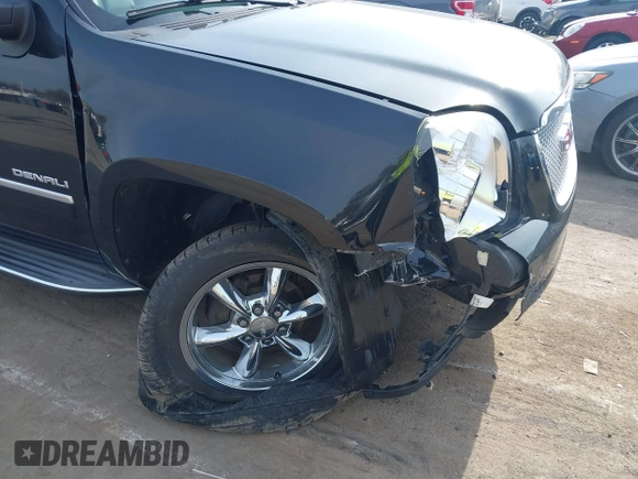 2012 GMC Yukon XL Denali with VIN 1GKS2MEF2CR252084, listed as a IAAI auction lot 41802335 with 88,958 mi miles. Bid and sale history available at carsss.com. Image 6.