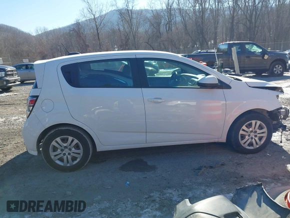 2020 Chevrolet Sonic LT z VIN 1G1JG6SB6L4110185, wystawiony jako IAAI lot #41351600 z przebiegiem 68 813 mil mil oraz . Historia ofert i sprzedaży dostępna na DreamBid. Obrazek 14.