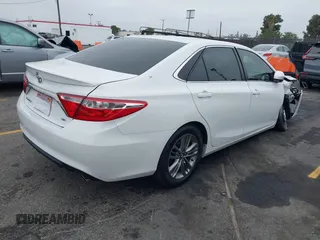 2017 Toyota Camry XLE z VIN 4T1BF1FKXHU797542, wystawiony jako IAAI lot #42374500 z przebiegiem 49 983 mil mil oraz . Historia ofert i sprzedaży dostępna na DreamBid. Obrazek 4.