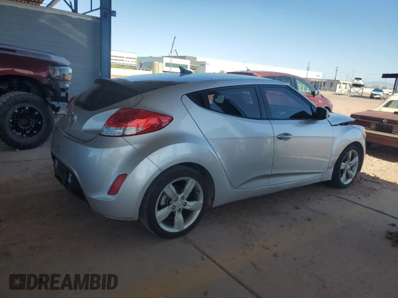 2014 Hyundai Veloster z VIN KMHTC6AD7EU216819, wystawiony jako Copart lot #57135335 z przebiegiem 104 588 mil mil oraz Szkoda całkowita • Salvage title. Historia ofert i sprzedaży dostępna na DreamBid. Obrazek 3.