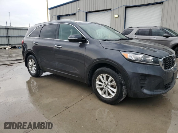 2019 Kia Sorento LX z VIN 5XYPG4A34KG534173, wystawiony jako Copart lot #57404535 z przebiegiem 112 688 mil mil oraz Szkoda całkowita • Salvage title. Historia ofert i sprzedaży dostępna na DreamBid. Obrazek 4.