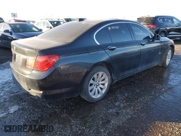 2010 BMW 7 Series 750i xDrive z VIN WBAKC6C5XACL67558, wystawiony jako Copart lot #88550755 z przebiegiem 108 796 mil mil oraz Szkoda całkowita • Salvage title. Historia ofert i sprzedaży dostępna na DreamBid. Obrazek 3.