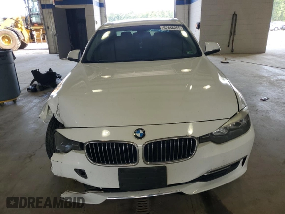 2015 BMW 3 Series 328i xDrive z VIN WBA3B5C54FP653519, wystawiony jako Copart lot #62698055 z przebiegiem 105 655 mil mil oraz Czysty tytuł • Clean title. Historia ofert i sprzedaży dostępna na DreamBid. Obrazek 5.