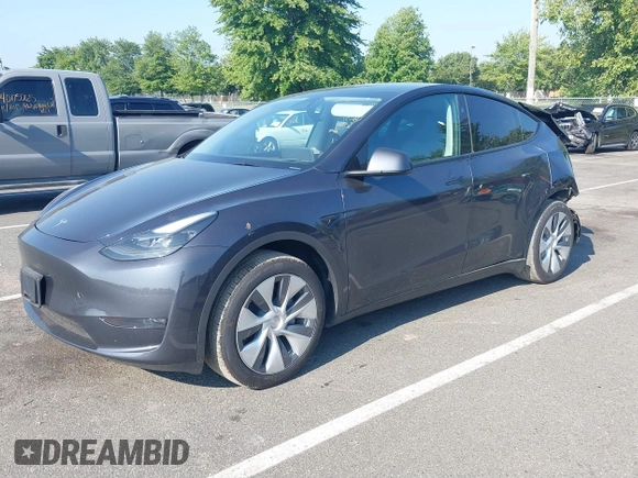 2024 Tesla Model Y Long Range z VIN 7SAYGDEEXRA263444, wystawiony jako IAAI lot #40199252 z przebiegiem 9 540 mil mil oraz . Historia ofert i sprzedaży dostępna na DreamBid. Obrazek 2.