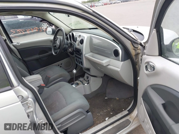 2010 Chrysler PT Cruiser z VIN 3A4GY5F98AT218731, wystawiony jako IAAI lot #42248283 z przebiegiem 142 024 mil mil oraz . Historia ofert i sprzedaży dostępna na DreamBid. Obrazek 5.