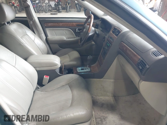 2005 Hyundai XG with VIN KMHFU45E35A414283, listed as a IAAI auction lot 42211359 with 101,869 mi miles. Bid and sale history available at carsss.com. Image 5.