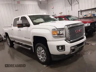 2016 GMC Sierra 2500HD Denali z VIN 1GT12UE87GF273707, wystawiony jako IAAI lot #42156200 z przebiegiem 187 373 mil mil oraz . Historia ofert i sprzedaży dostępna na DreamBid. Obrazek 1.