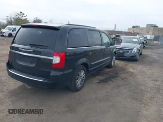 2014 Chrysler Town & Country Touring-L with VIN 2C4RC1CG2ER214952, listed as a IAAI auction lot 42083166 with 188,494 mi miles. Bid and sale history available at carsss.com. Image 4.