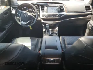 2017 Toyota Highlander Limited z VIN 5TDYZRFH7HS203499, wystawiony jako Copart lot #57998755 z przebiegiem 109 611 mil mil oraz Szkoda całkowita • Salvage title. Historia ofert i sprzedaży dostępna na DreamBid. Obrazek 8.