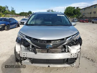 2022 Toyota Sienna XLE with VIN 5TDYRKECXNS116933, listed as a Copart auction lot 75859424 with 45,732 mi miles and Salvage Title. Bid and sale history available at carsss.com. Image 5.