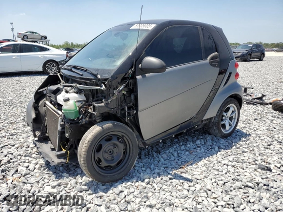 2015 Smart fortwo Passion z VIN WMEEJ3BA5FK819174, wystawiony jako Copart lot #53205005 z przebiegiem 78 364 mil mil oraz Szkody całkowita. Historia ofert i sprzedaży dostępna na DreamBid. Obrazek 1.