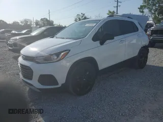 2020 Chevrolet Trax LT z VIN KL7CJLSB1LB338393, wystawiony jako Copart lot #57602855 z przebiegiem 110 893 mil mil oraz Nie do naprawy • Non repairable. Historia ofert i sprzedaży dostępna na DreamBid. Obrazek 1.