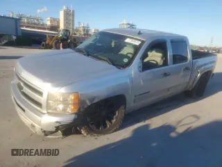 2010 Chevrolet Silverado 1500 LT with VIN 3GCRKSE38AG273099, listed as a Copart auction lot 82939803 with 220,293 mi miles and Salvage Title. Bid and sale history available at carsss.com. Image 1.