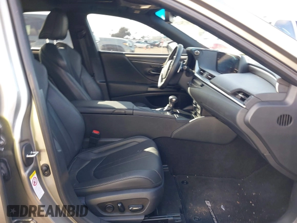 2019 Lexus ES with VIN 58ABZ1B17KU030705, listed as a IAAI auction lot 41754152 with 41,069 mi miles. Bid and sale history available at carsss.com. Image 5.