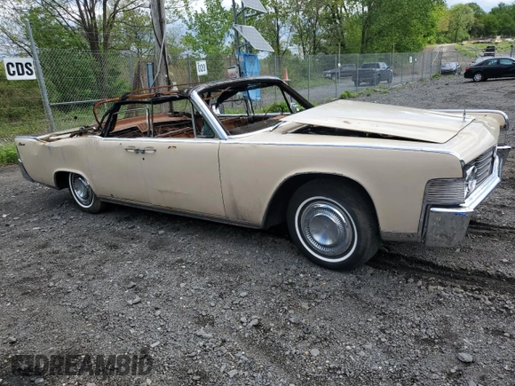 1965 Lincoln Continental z VIN 5Y86N428483, wystawiony jako Copart lot #56333345 z przebiegiem Nie podano mil oraz Szkoda całkowita • Salvage title. Historia ofert i sprzedaży dostępna na DreamBid. Obrazek 4.