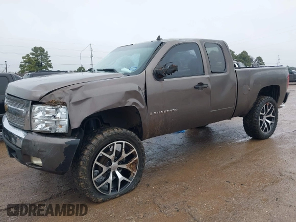 2007 Chevrolet Silverado 1500 LT w/1LT with VIN 2GCEC19J971723987, listed as a IAAI auction lot 41449499 with 302,703 mi miles. Bid and sale history available at carsss.com. Image 2.