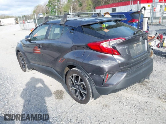 2019 Toyota C-HR XLE z VIN JTNKHMBX0K1013522, wystawiony jako IAAI lot #42053511 z przebiegiem 136 330 mil mil oraz . Historia ofert i sprzedaży dostępna na DreamBid. Obrazek 3.