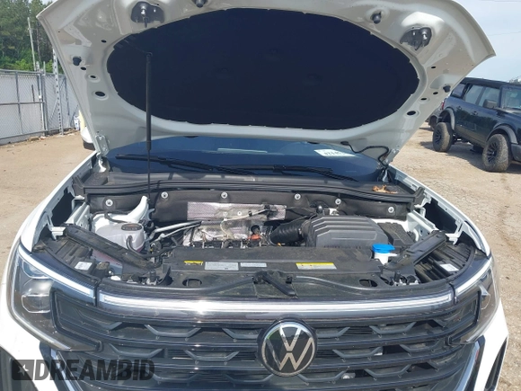 2024 Volkswagen Atlas SE with VIN 1V2DE2CA0RC259827, listed as a IAAI auction lot 42145264 with 10,302 mi miles and . Bid and sale history available at DreamBid. Image 10.