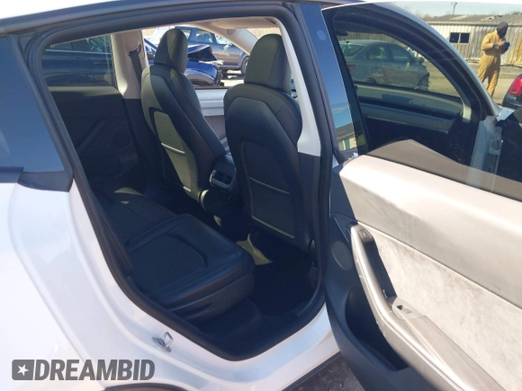 2021 Tesla Model Y Long Range with VIN 5YJYGAEE6MF196610, listed as a IAAI auction lot 41516909 with 30,431 mi miles. Bid and sale history available at carsss.com. Image 8.