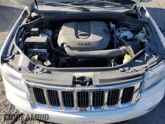 2011 Jeep Grand Cherokee Laredo with VIN 1J4RR4GG5BC503705, listed as a Copart auction lot 50014895 with 180,999 mi miles and Salvage title. Bid and sale history available at DreamBid. Image 12.